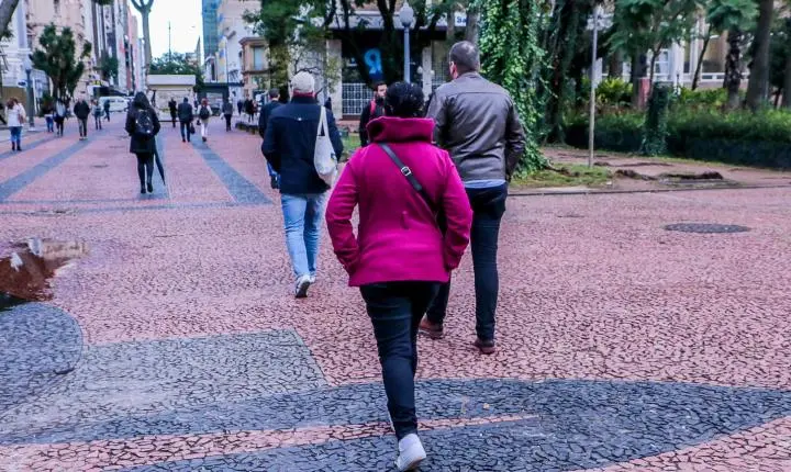 Frente fria e massa de ar polar reduzem temperaturas no RS no início da semana