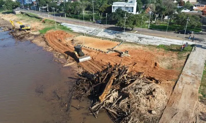 Guaíba inicia limpeza das orlas com apoio do Programa Horas-Máquinas do Estado