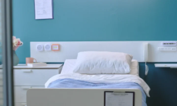 Hospital é condenado a pagar R$ 100 mil e pensão vitalícia a menino que ficou c3g0