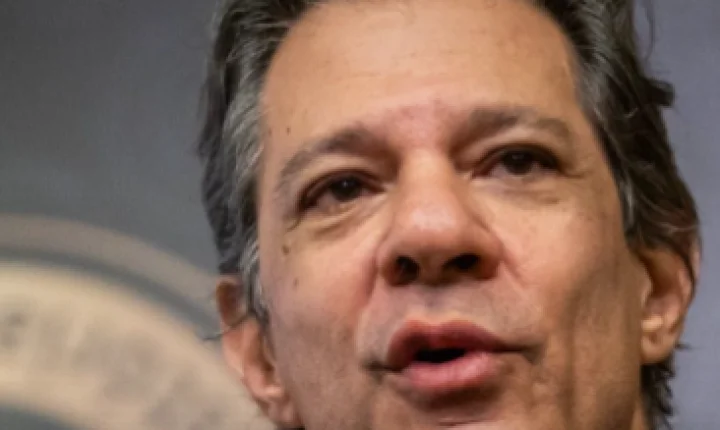 Imposto de Importação para elétricos e painéis solares subirá gradualmente até 35% em 2026