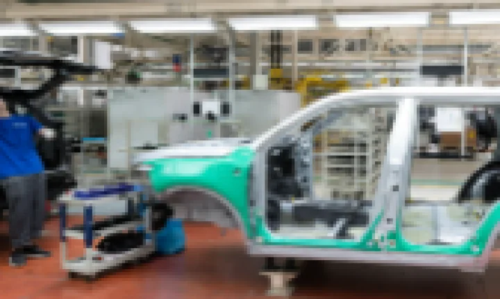 Jaguar Land Rover encerra produção no Brasil e fábrica será assumida por grupo chinês