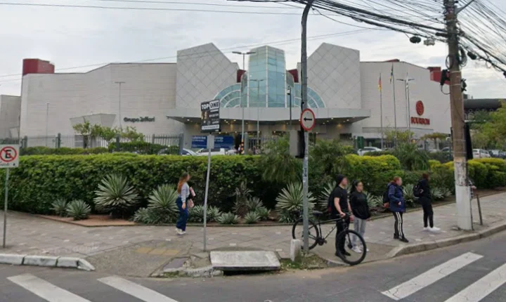 Joalheria é alvo de roubo em shopping de Porto Alegre e polícia procura suspeitos