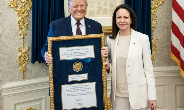 María Corina Machado afirma ter entregado medalha do Nobel da Paz a Trump