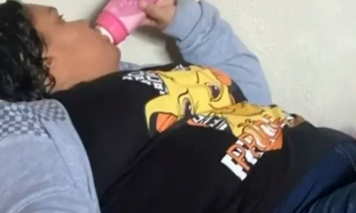 Mulher que se passava por menina de 12 anos enganou famílias, ganhou festa, moradia e até tratamento com medicamento de alto custo