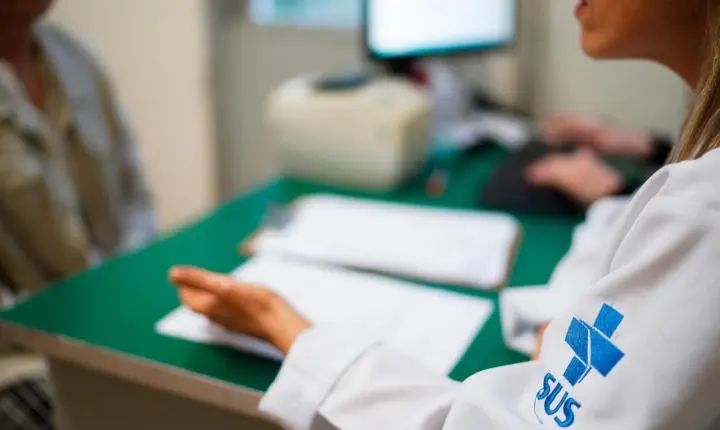Nova regra exige aprovação no Enamed para registro de médicos no Brasil