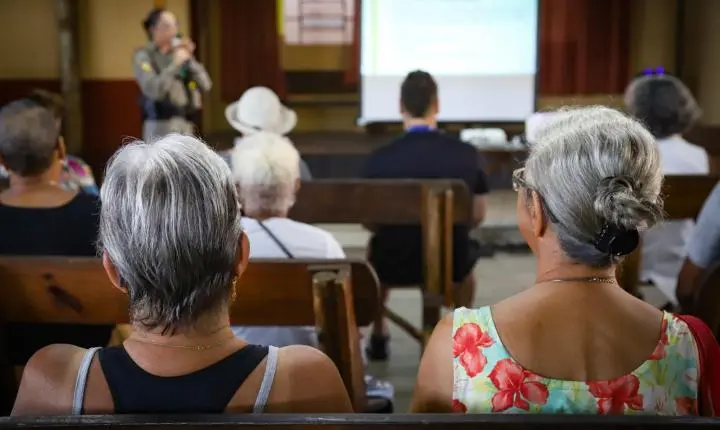 Novo medicamento não hormonal para menopausa recebe aprovação da Anvisa