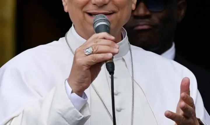 Papa Leão XIV reafirma que Vaticano não apoia bênção formal a casais homossexuais