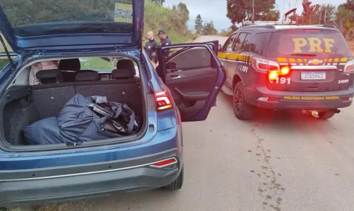 PRF intercepta veiculo com aproximadamente 70 kg de skunk em Barra do Ribeiro após perseguição