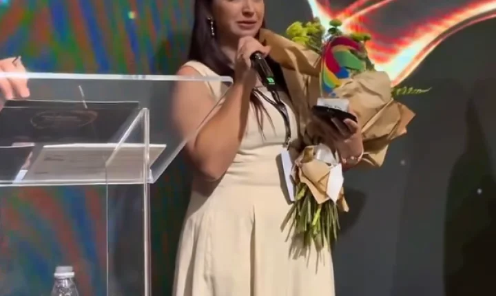 Professora de Guaíba é premiada em seminário com projeto de matemática aplicado no 4º ano