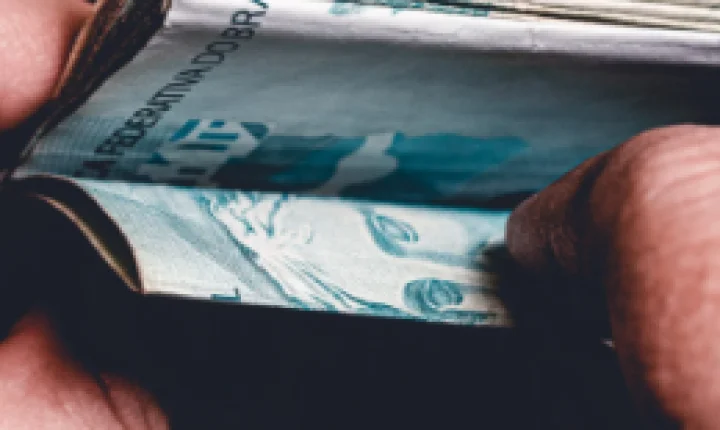 Salário mínimo deve subir para R$ 1.741 em 2027, aponta governo