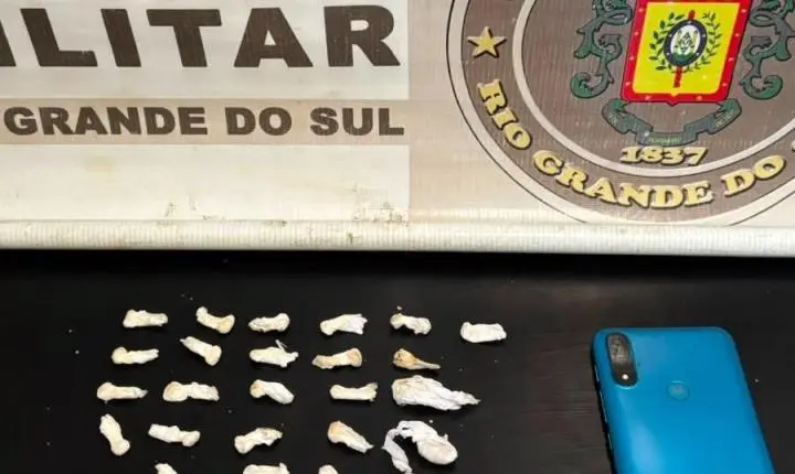 Suspeito é preso e 36 porções de crack são apreendidas durante operação da Brigada Militar em Butiá