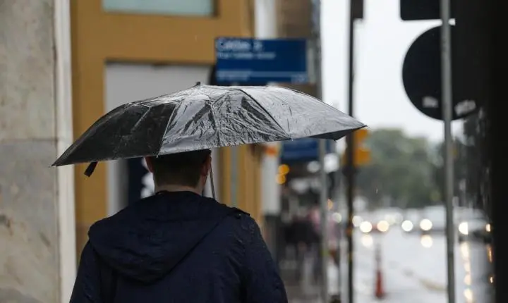 Temporais persistem no RS e previsão aponta chuva intensa, granizo e ventos de até 80 km/h