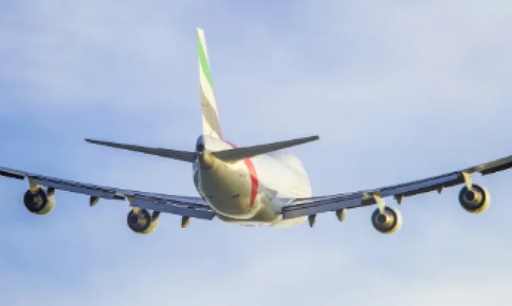 Tensão no Oriente Médio faz milionários pagarem mais de R$ 1 milhão por voos para sair de Dubai