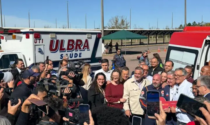 Ulbra recebe ministro da Saúde para agenda com entrega de ambulâncias no campus Canoas